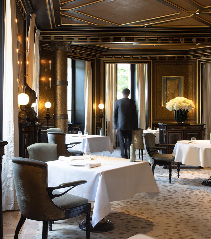 Trois restaurants, un spa, des œuvres d'arts à Paris, l'univers